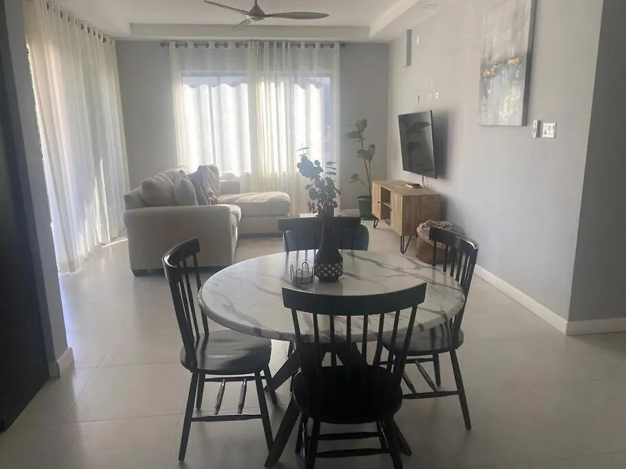 The Sunset Villa - 2Bd Apt W Pool & Lovely Views Kingston Jamaica